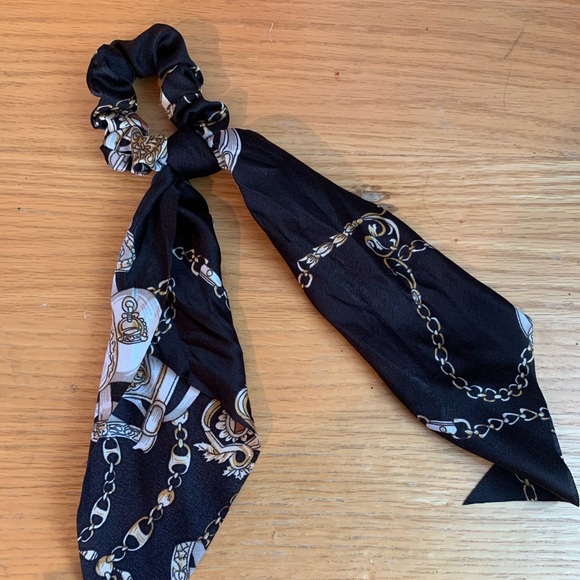 2 fancy hair ties - Picture 3 of 3